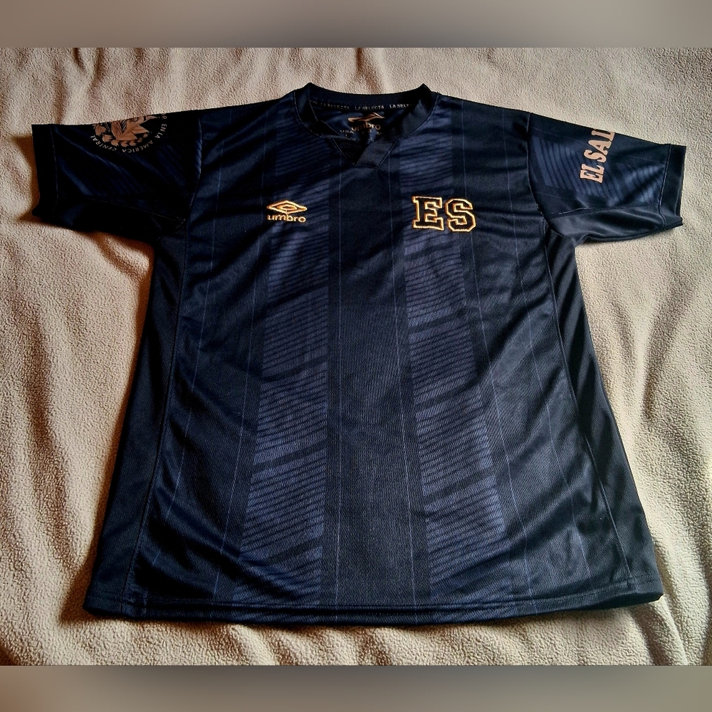 Umbro 2021 EL Salvador Black And Gold National Team Futbol Soccer Jersey. Large